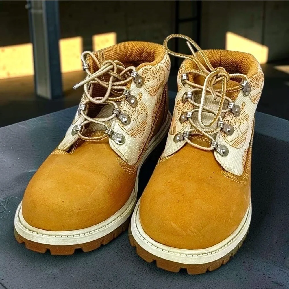 Timberland Waterproof Wheat Logo Print Chukka Boots 22964M Womens 5.5 Youth 5.5 - Picture 2 of 7